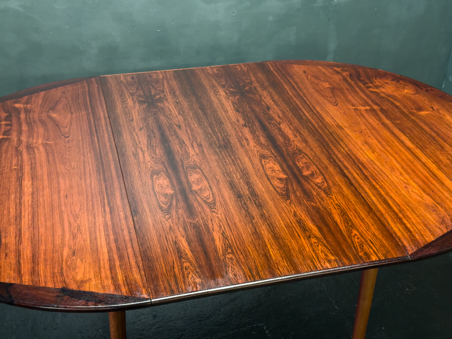 Round Extendable Rosewood Dining Table
