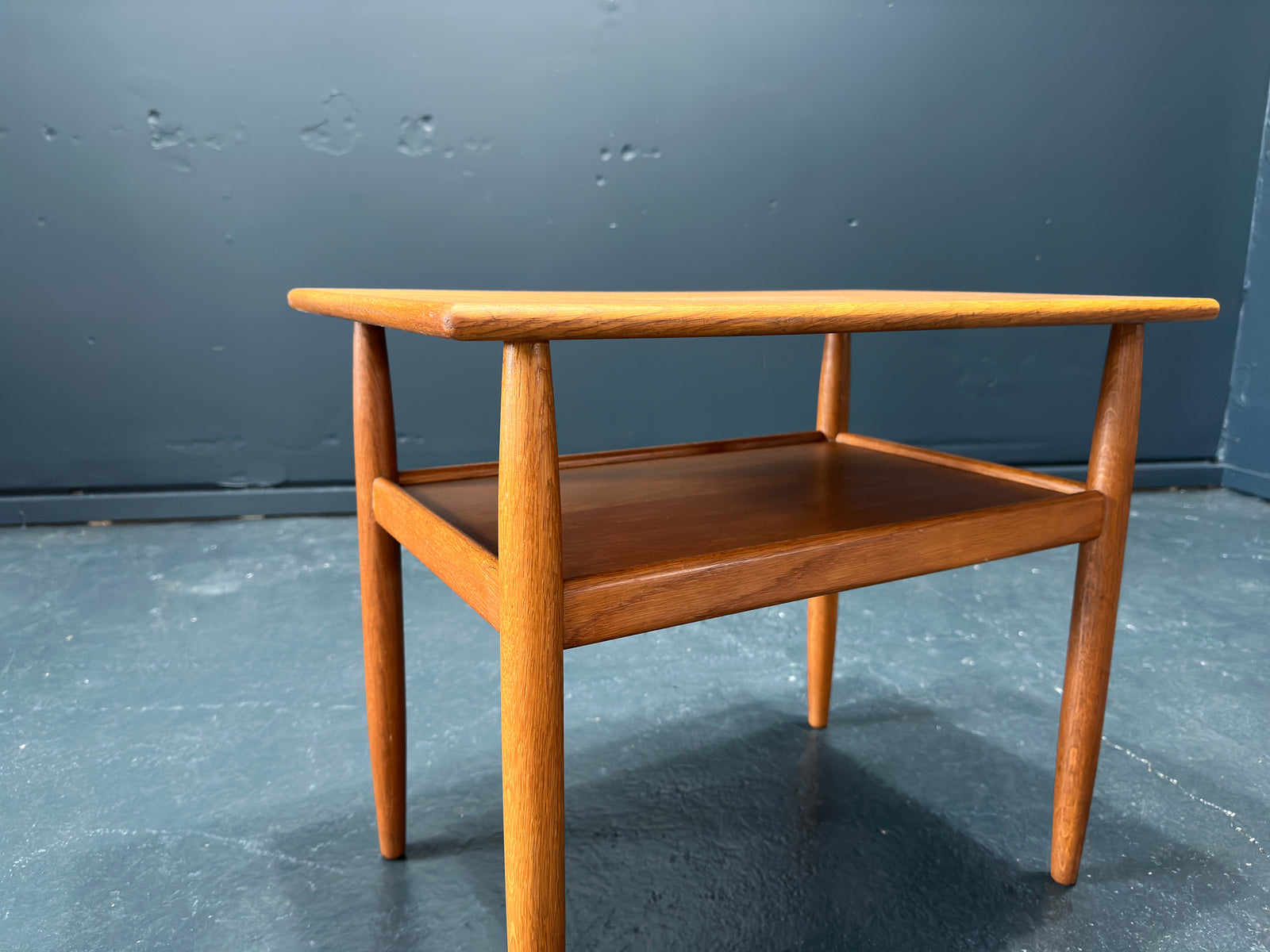 Oak Sidetable