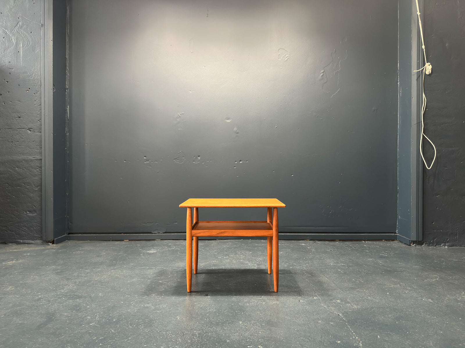 Oak Sidetable