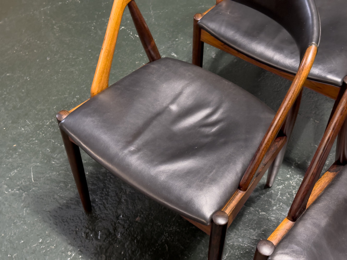 Set of 6 Leather and Rosewood Model 31 Chairs by Kai Kristiansen