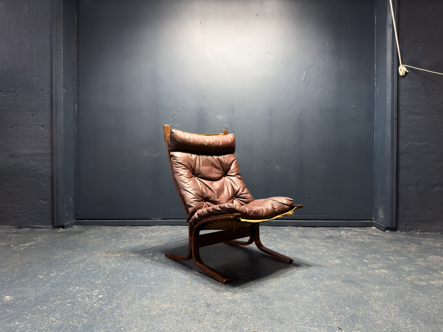 Oxblood Siesta Chair