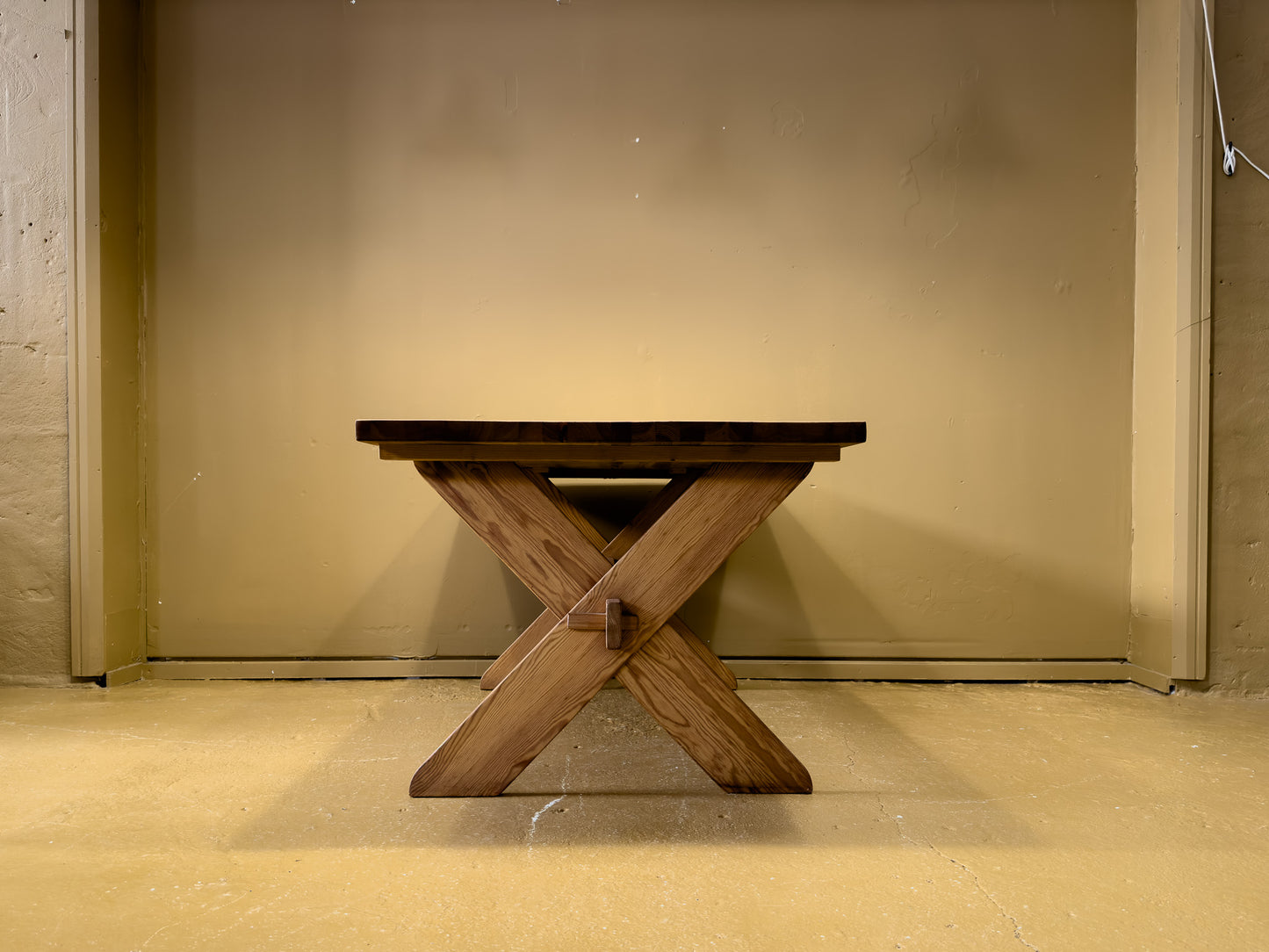 Strong X-Frame Table