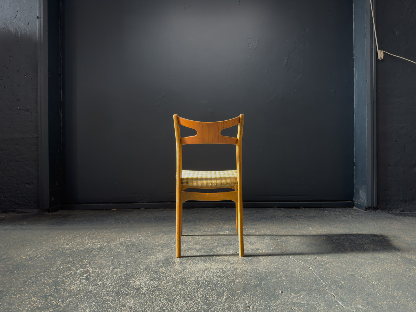 Set of 4 Oak and Checkered Dining Chairs