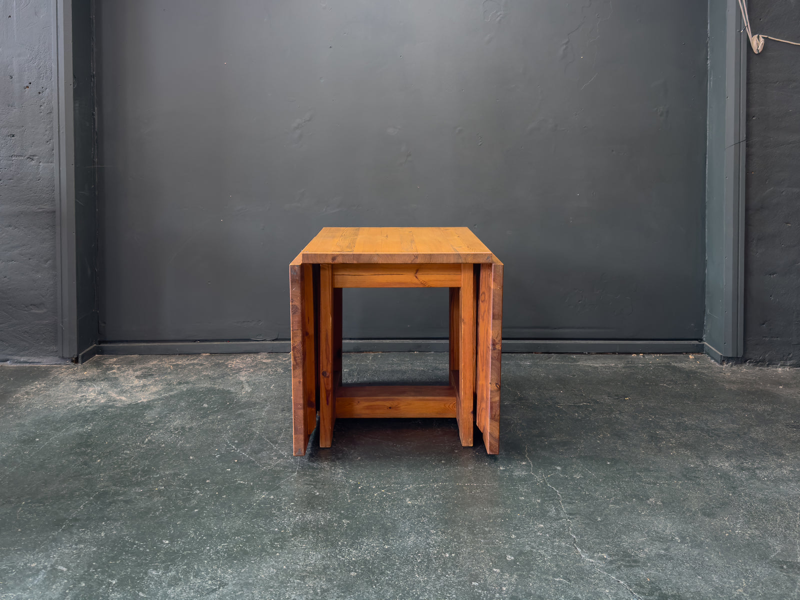 Solid Pine Extendable Dining Table
