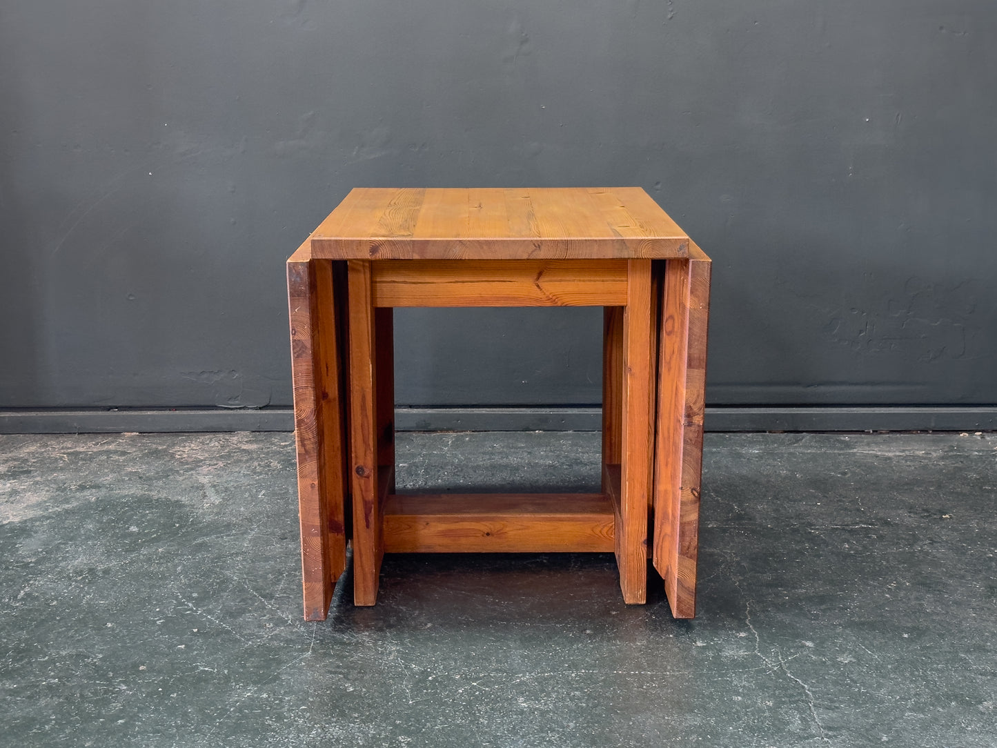 Solid Pine Extendable Dining Table