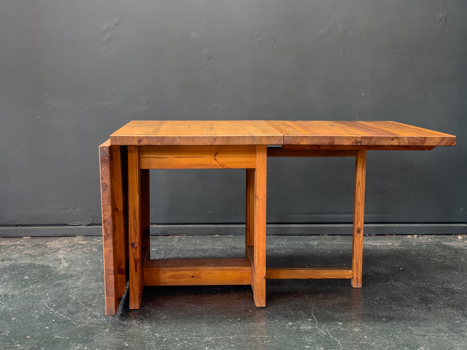 Solid Pine Extendable Dining Table