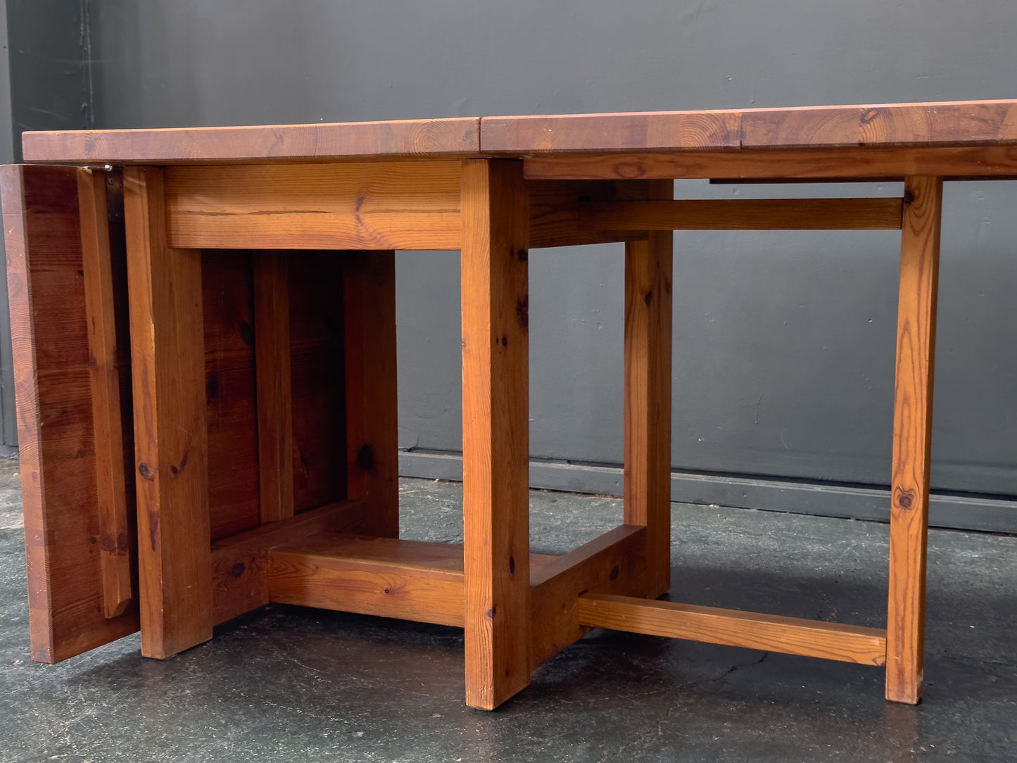 Solid Pine Extendable Dining Table