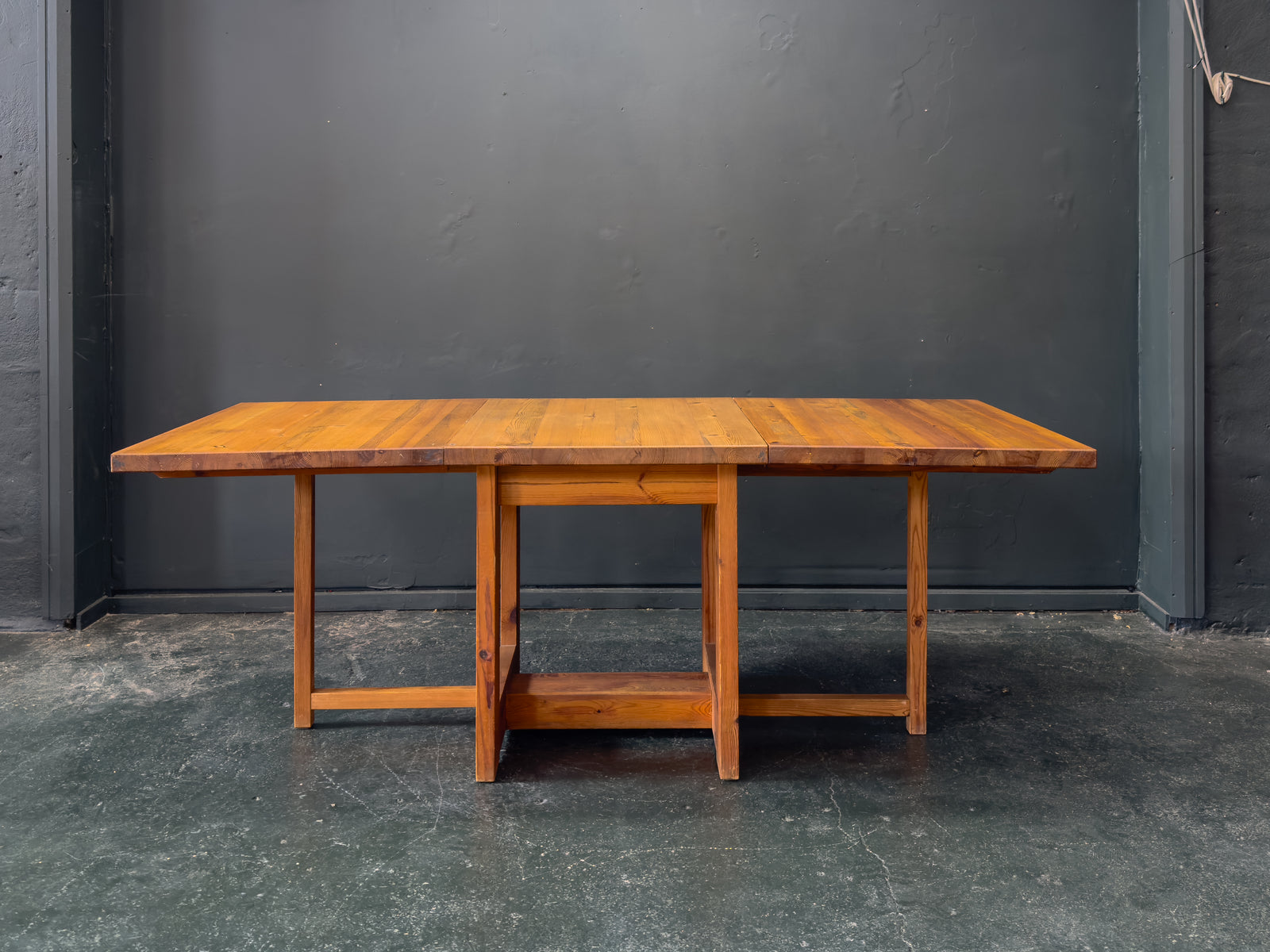Solid Pine Extendable Dining Table