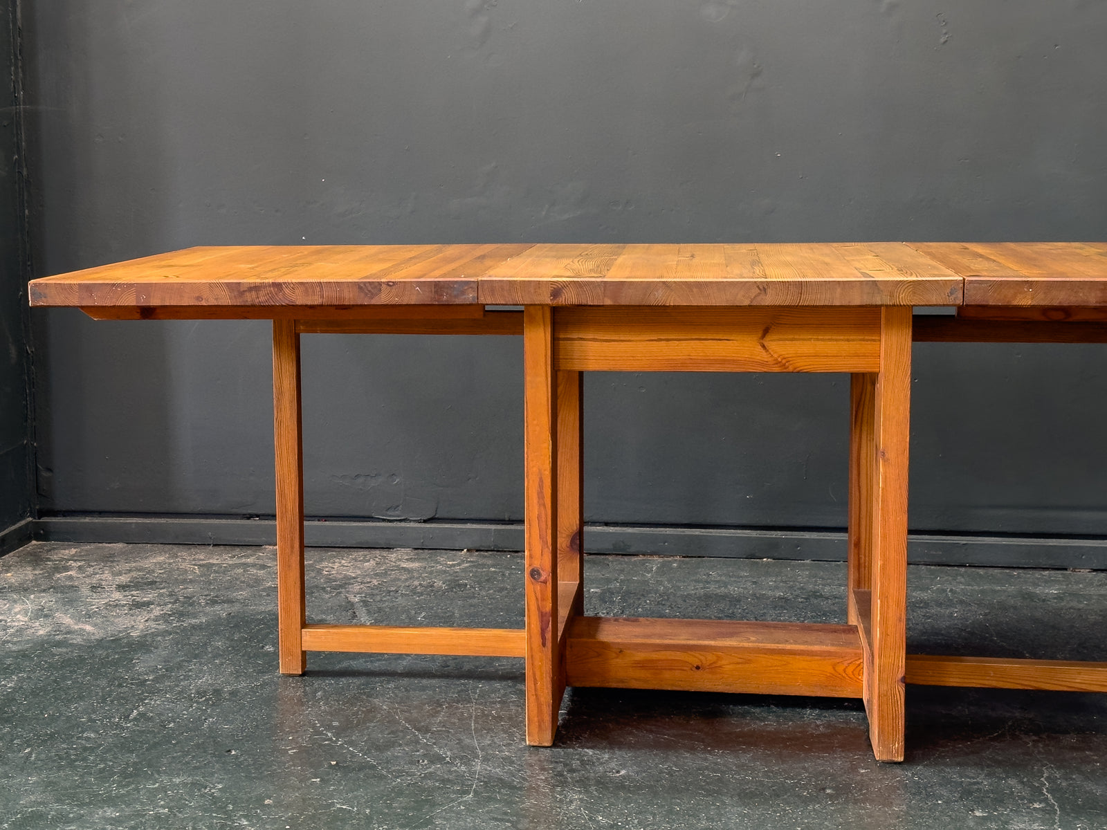 Solid Pine Extendable Dining Table