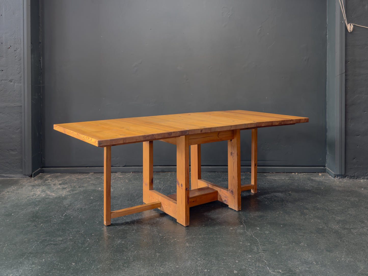Solid Pine Extendable Dining Table