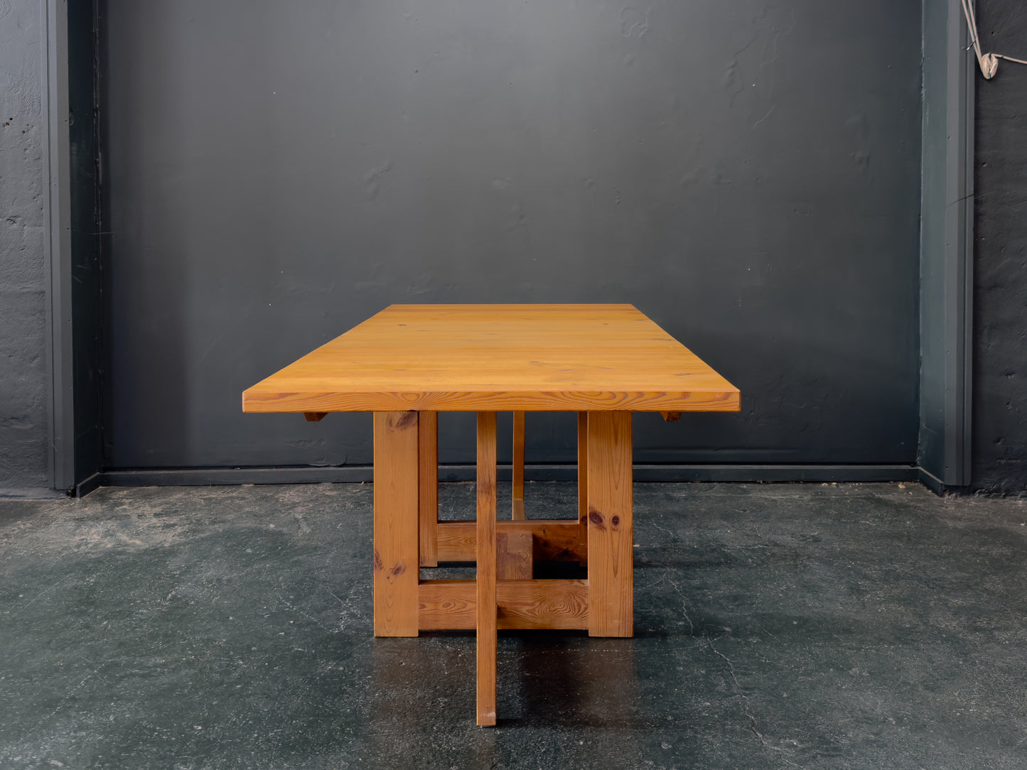 Solid Pine Extendable Dining Table