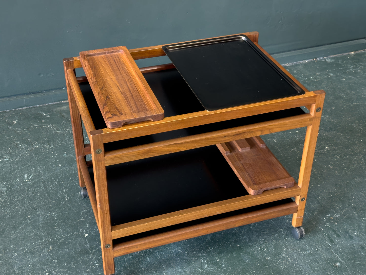 Model 5370 Serving Trolley by Børge Mogensen