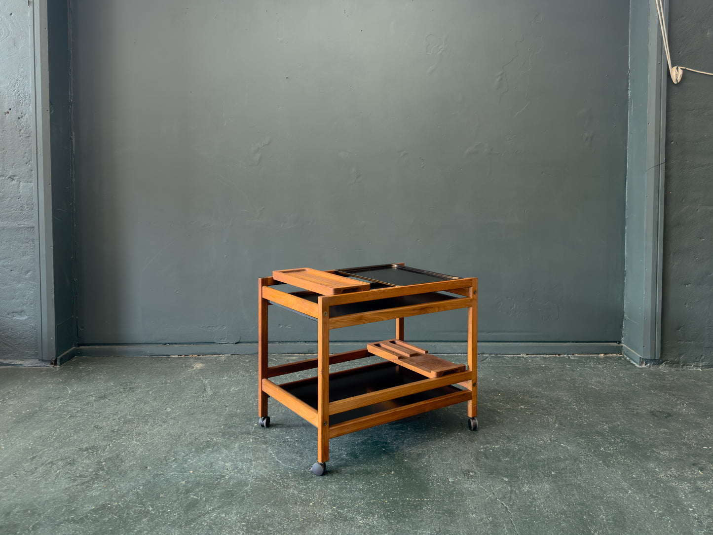 Model 5370 Serving Trolley by Børge Mogensen