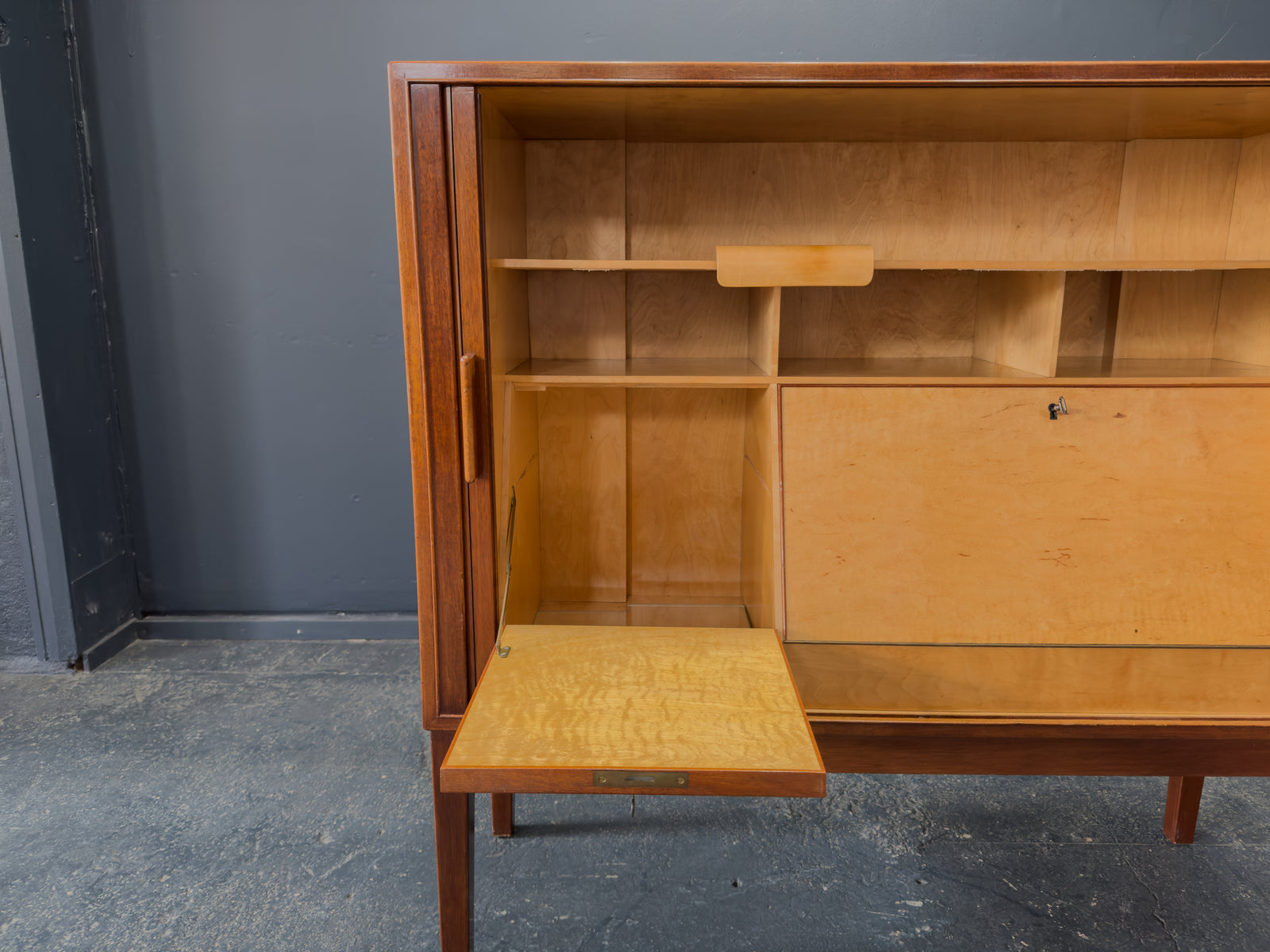 Large Tambour Unit