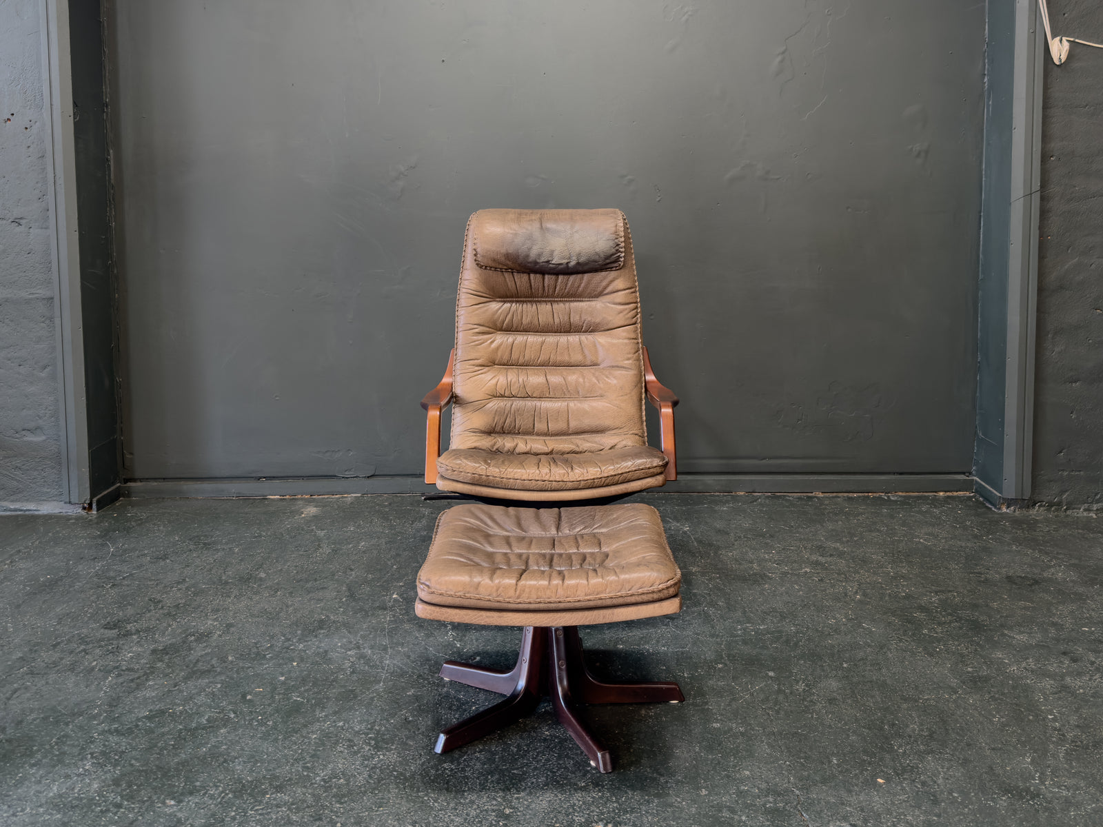 Leather Adjustable Easy Chair & Ottoman by Berg Furniture