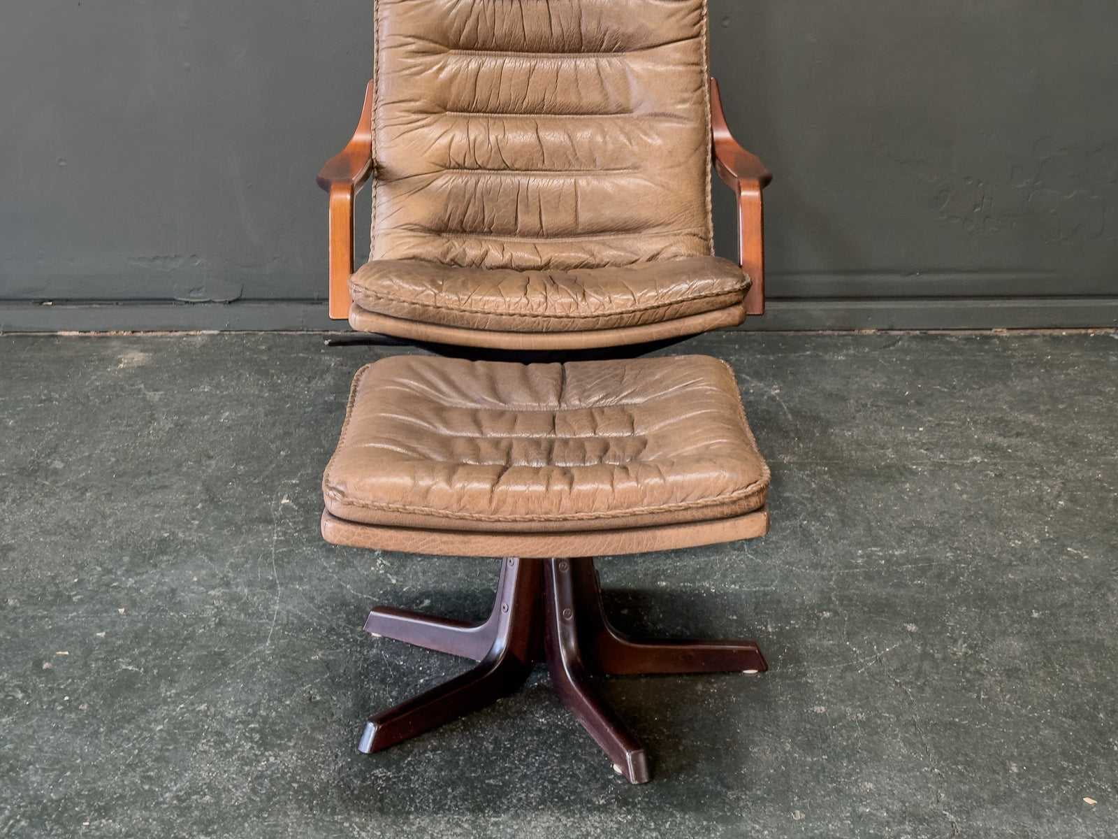 Leather Adjustable Easy Chair & Ottoman by Berg Furniture