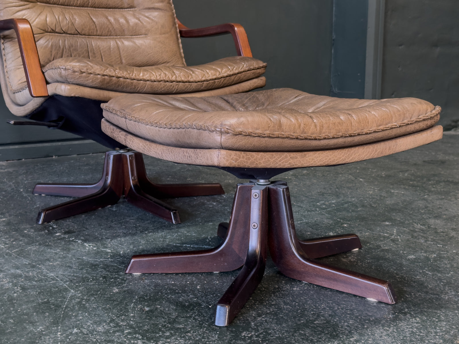 Leather Adjustable Easy Chair & Ottoman by Berg Furniture
