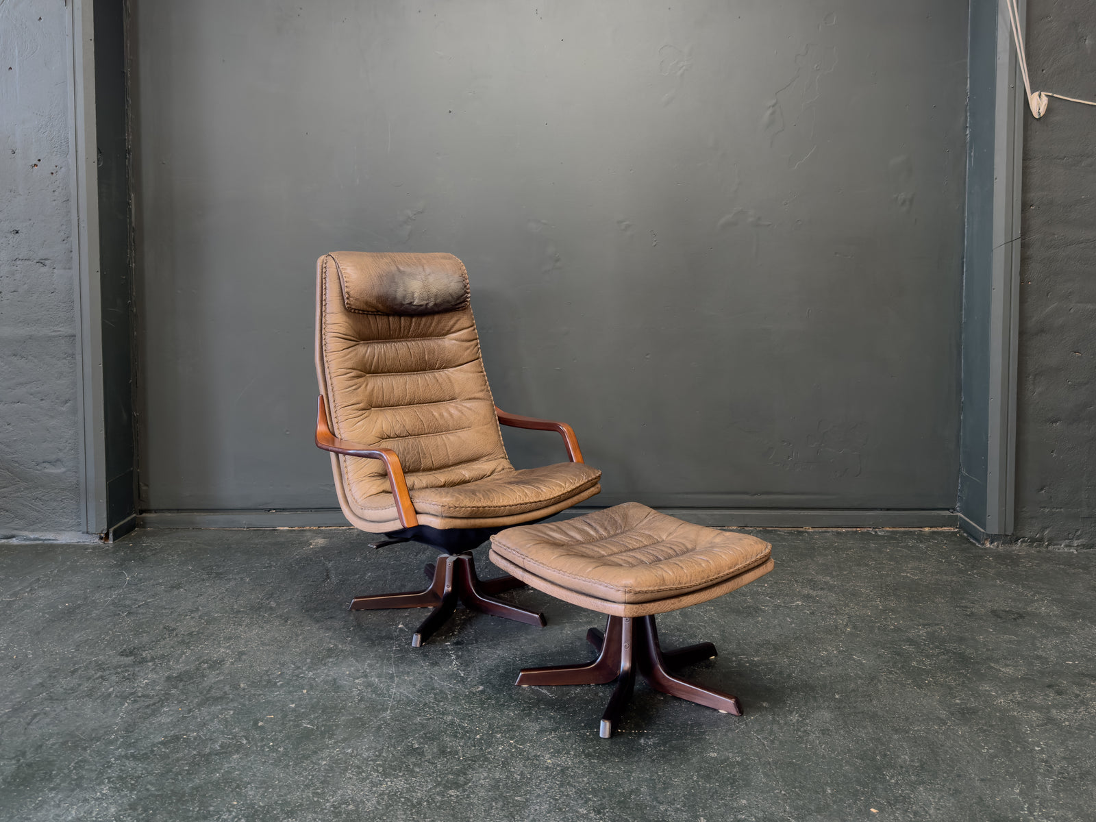 Leather Adjustable Easy Chair & Ottoman by Berg Furniture