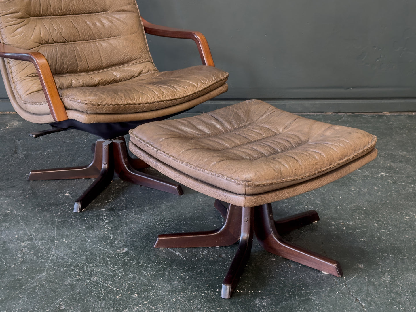 Leather Adjustable Easy Chair & Ottoman by Berg Furniture