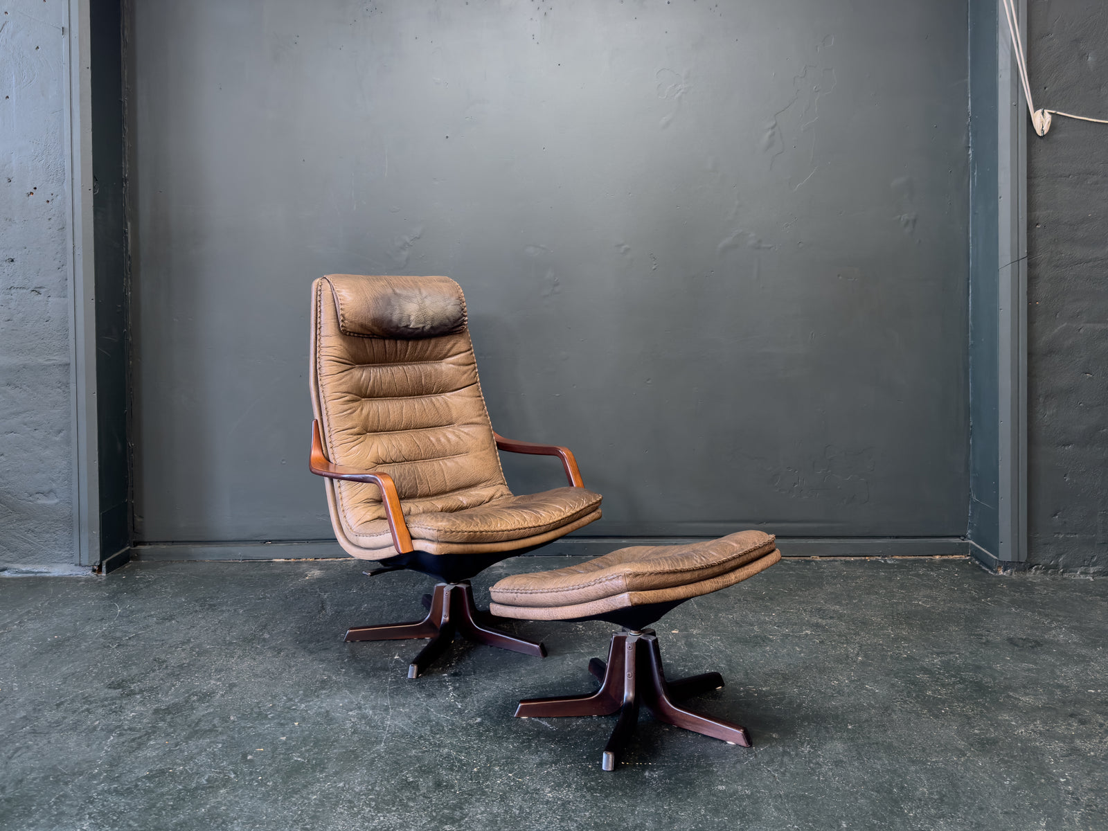 Leather Adjustable Easy Chair & Ottoman by Berg Furniture