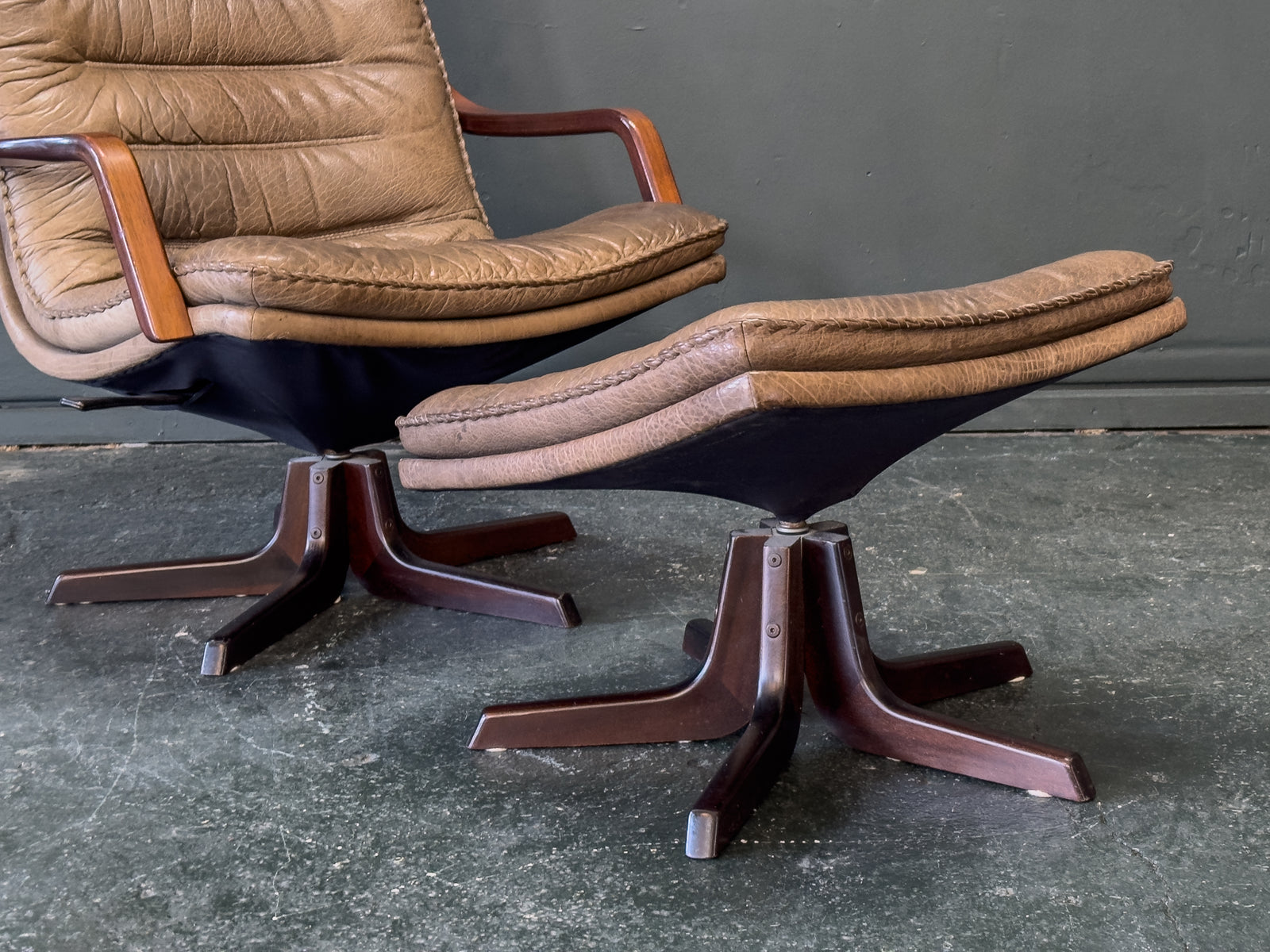 Leather Adjustable Easy Chair & Ottoman by Berg Furniture