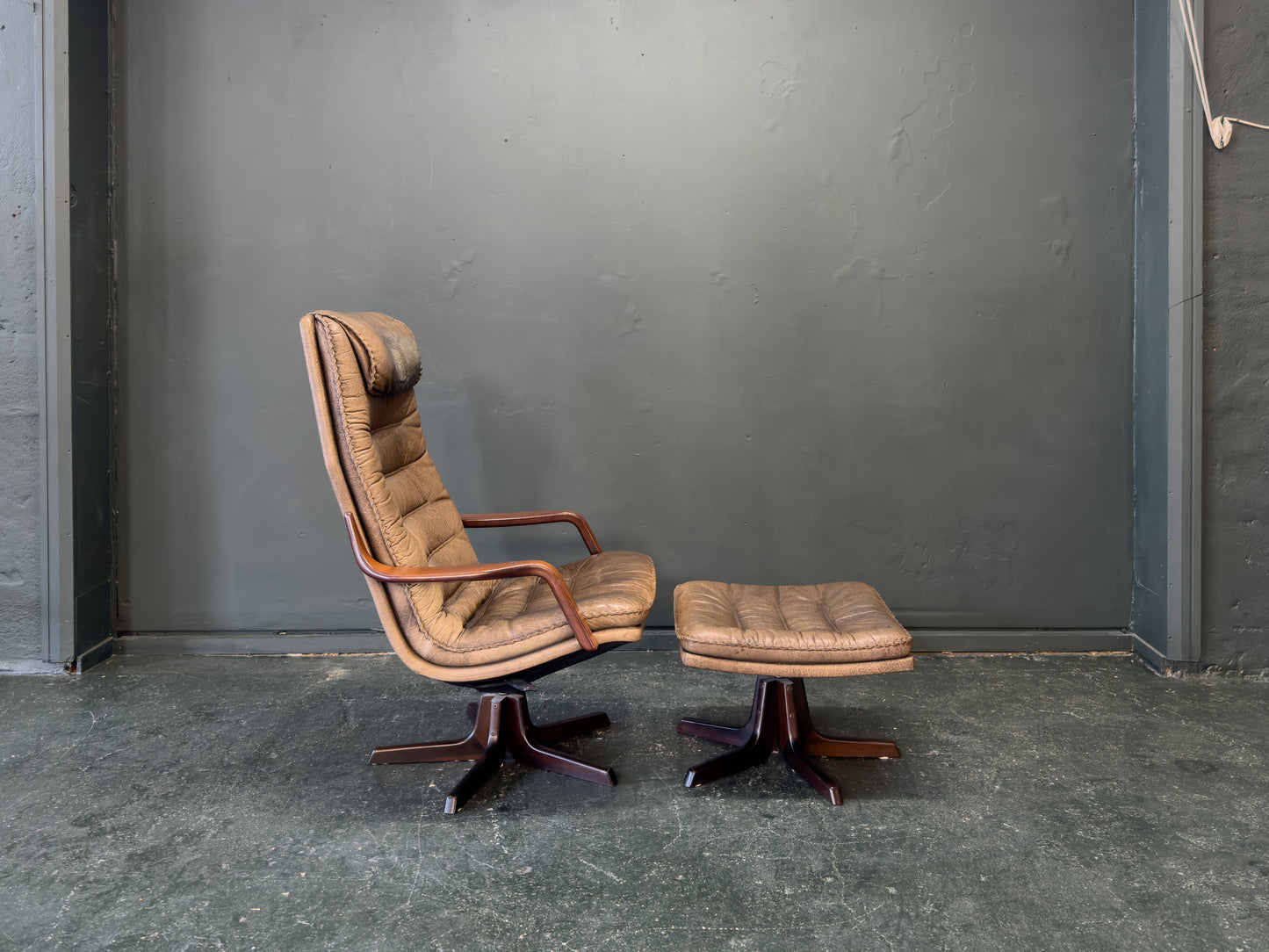 Leather Adjustable Easy Chair & Ottoman by Berg Furniture