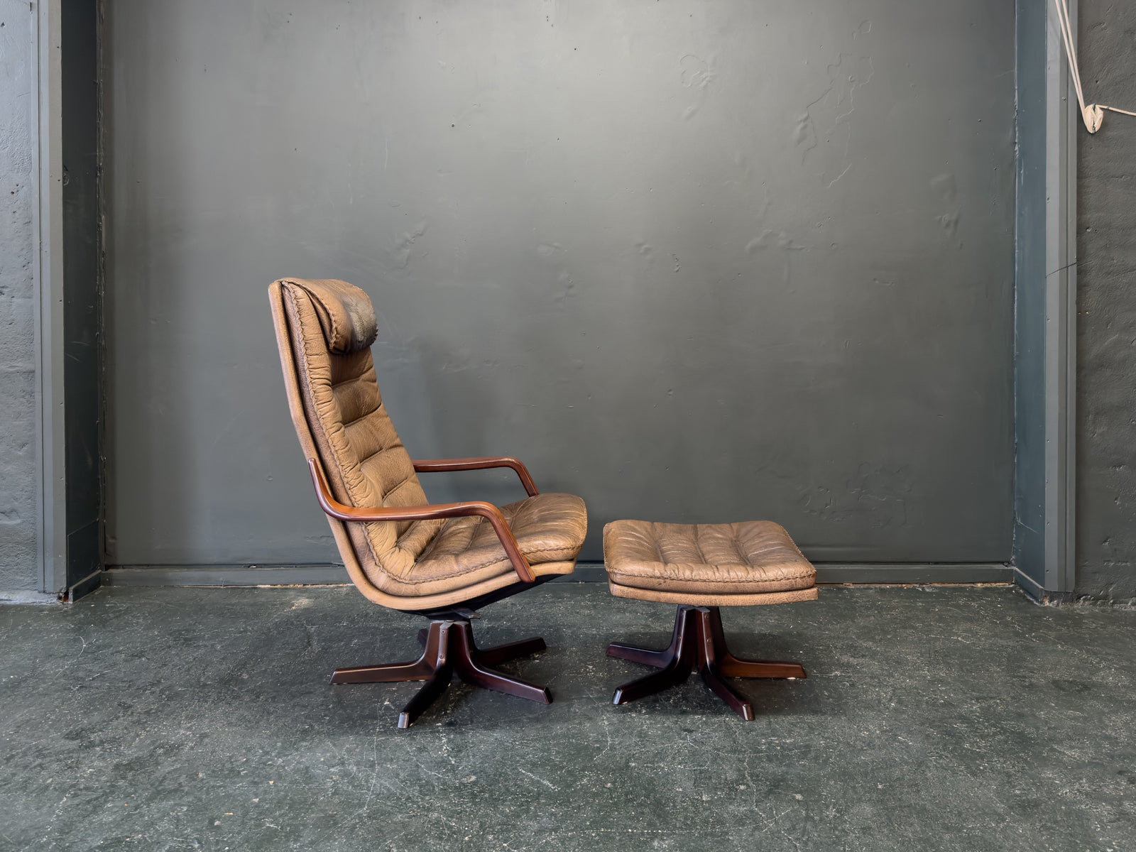 Leather Adjustable Easy Chair & Ottoman by Berg Furniture