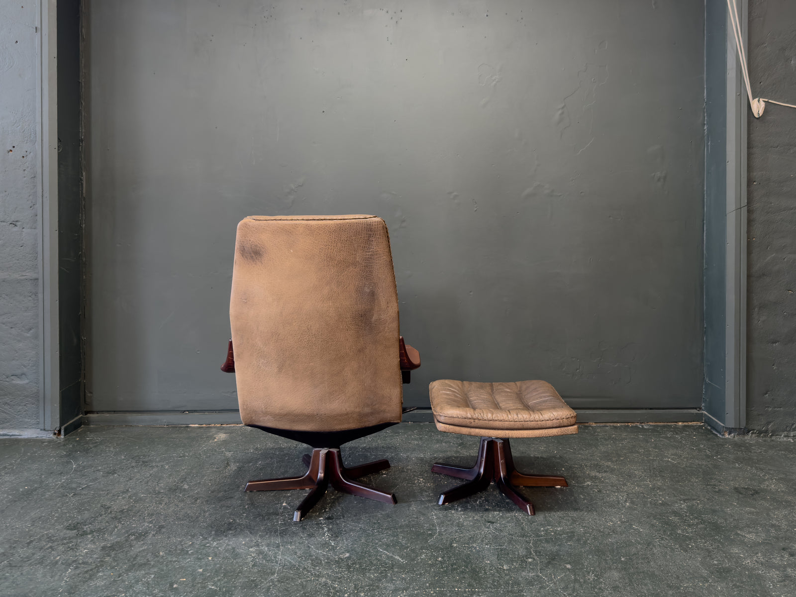 Leather Adjustable Easy Chair & Ottoman by Berg Furniture