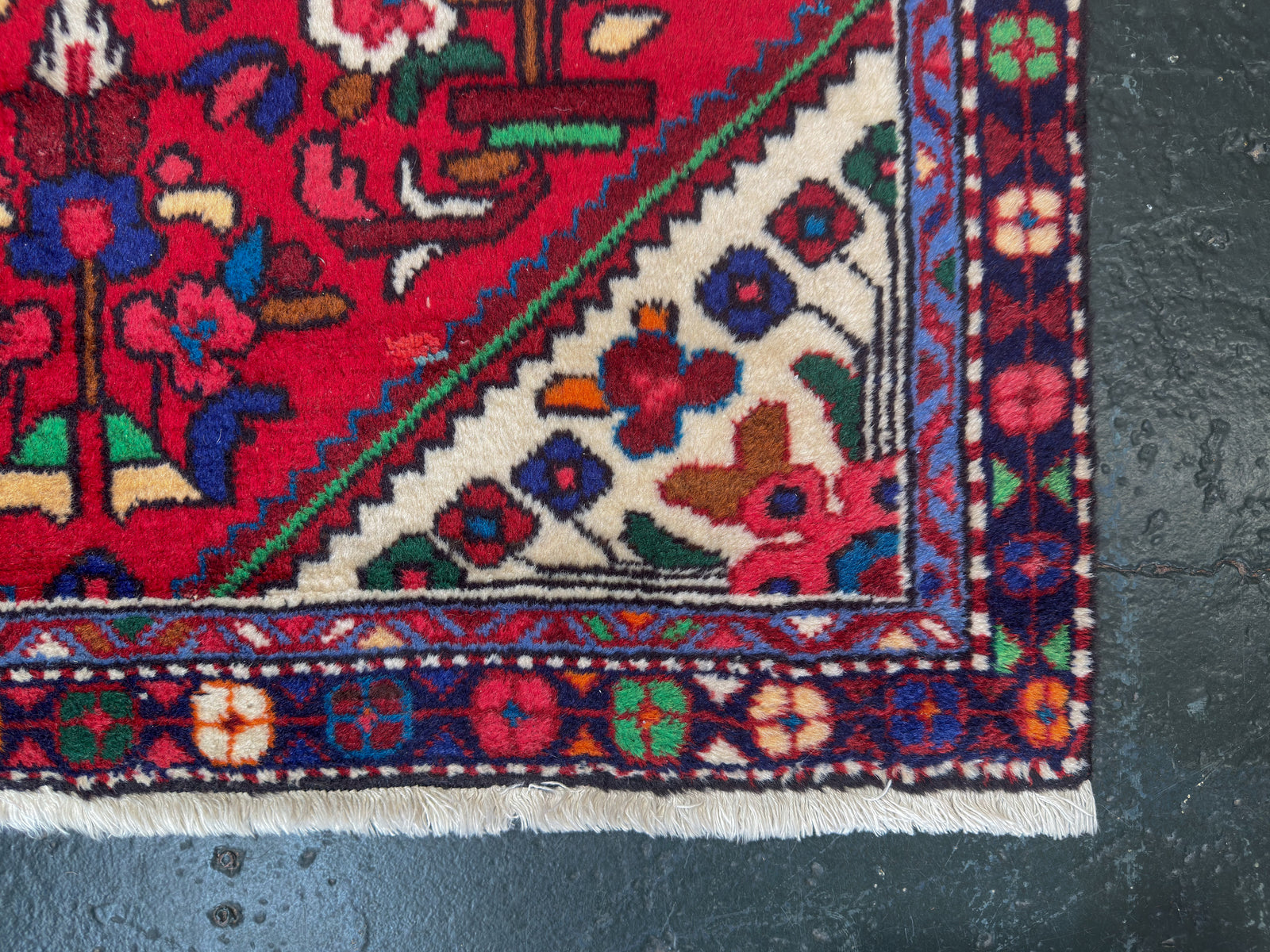 Multicoloured floral rug