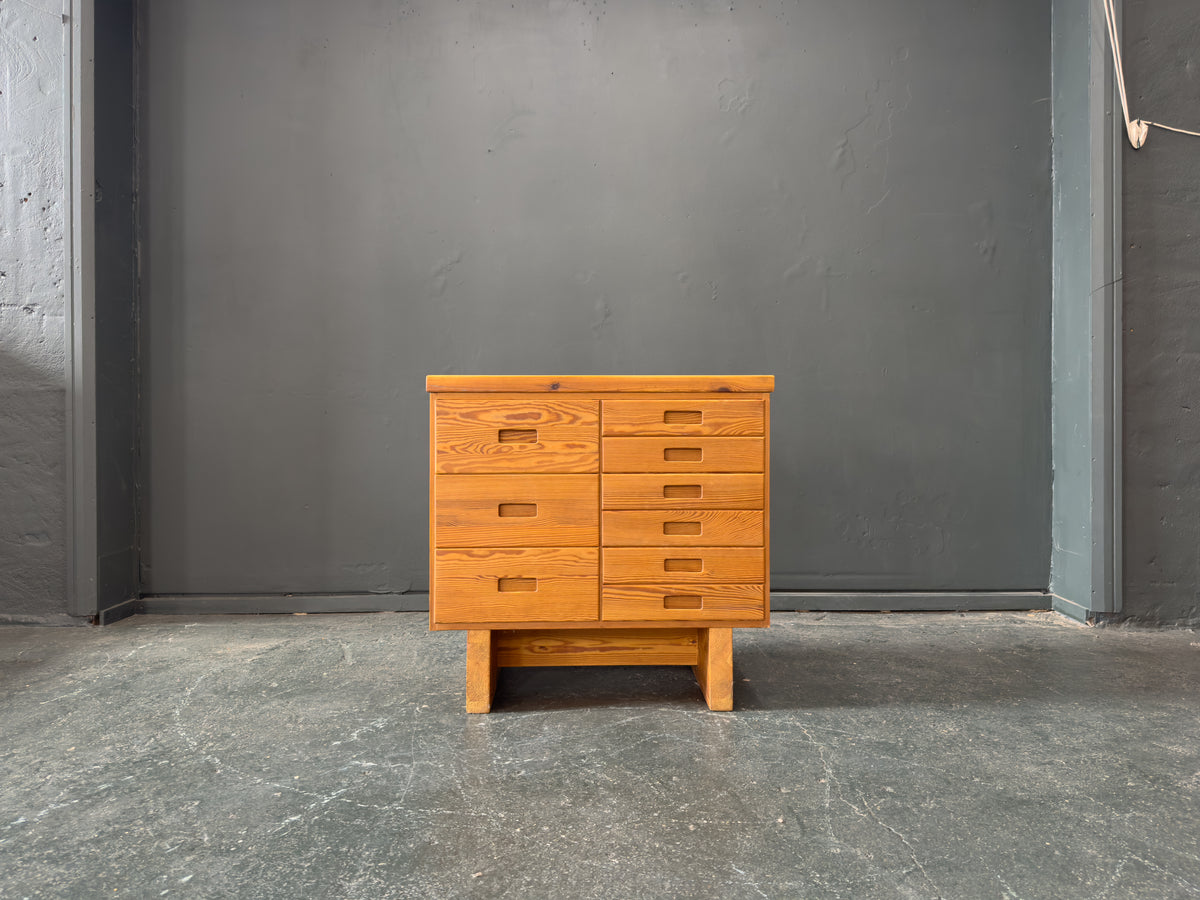 Pine Chest of Drawers