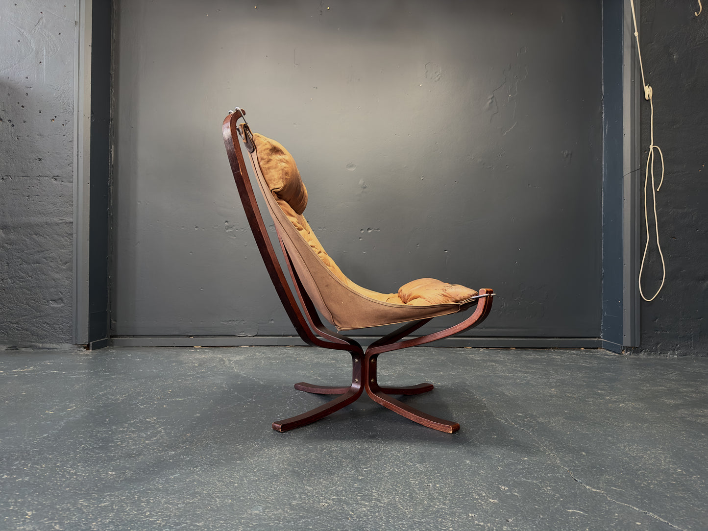 Falcon Chair