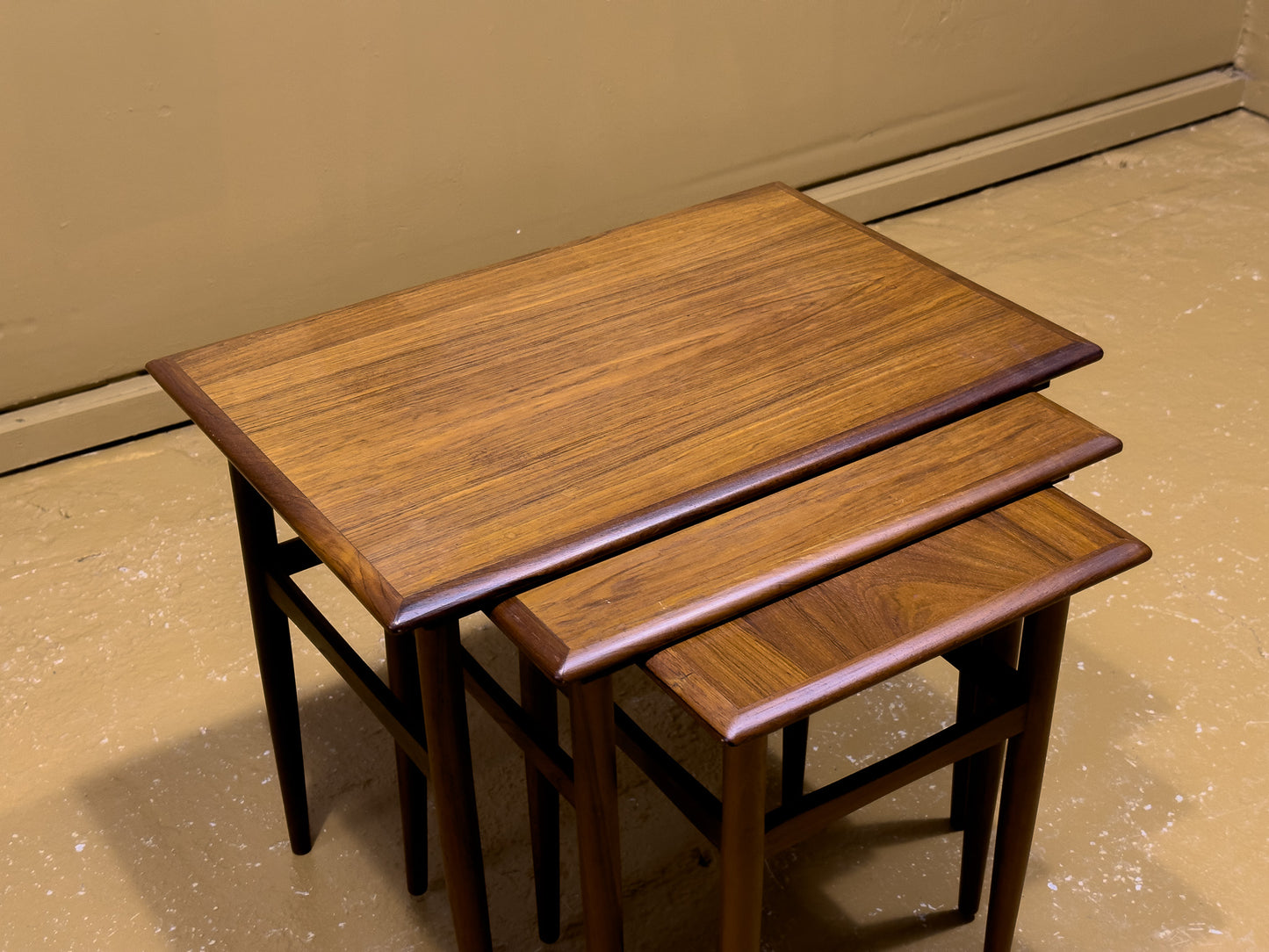 Nesting tables rosewood