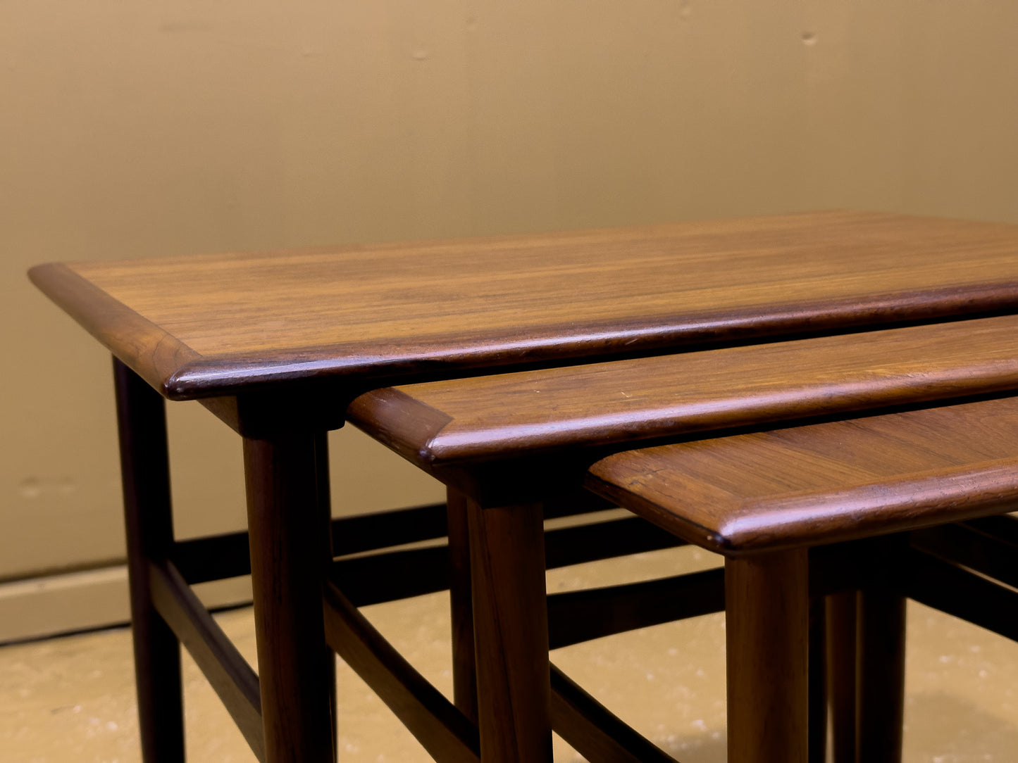Nesting tables rosewood