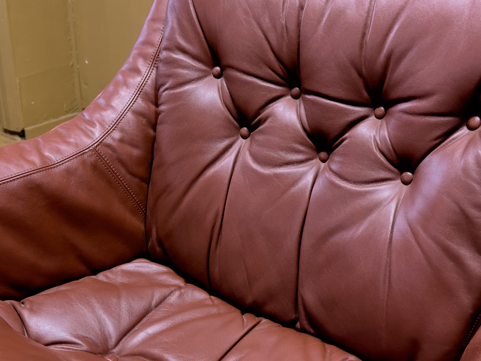 Red Falcon Chair with Arms