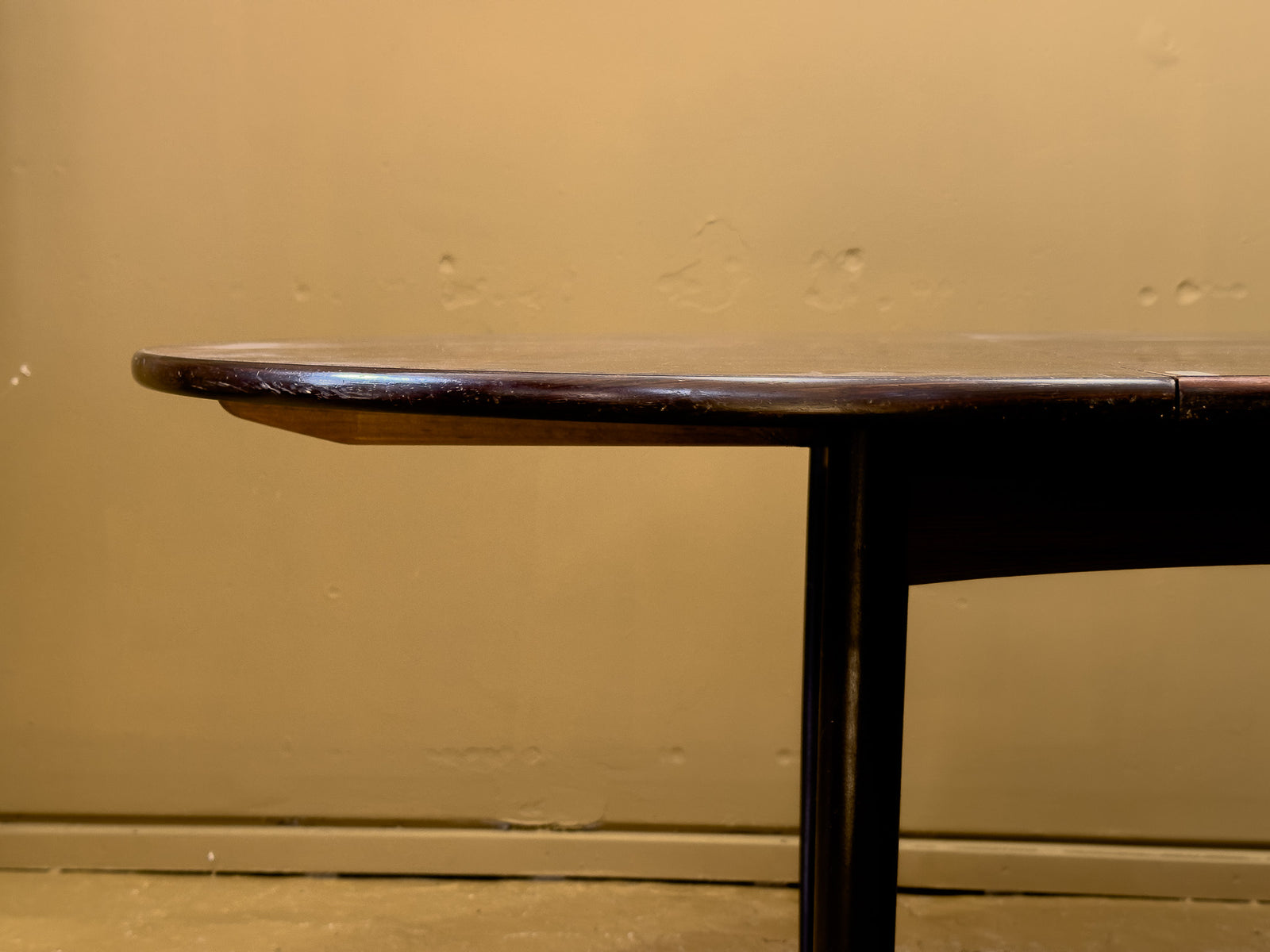Round Rosewood table with leaf