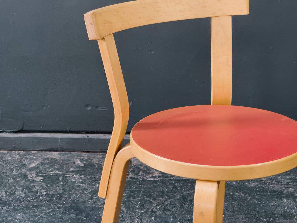 Alvar Aalto Red Model 68