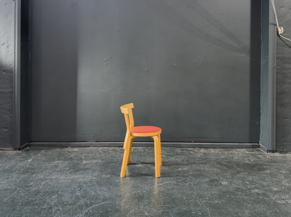 Alvar Aalto Red Model 68