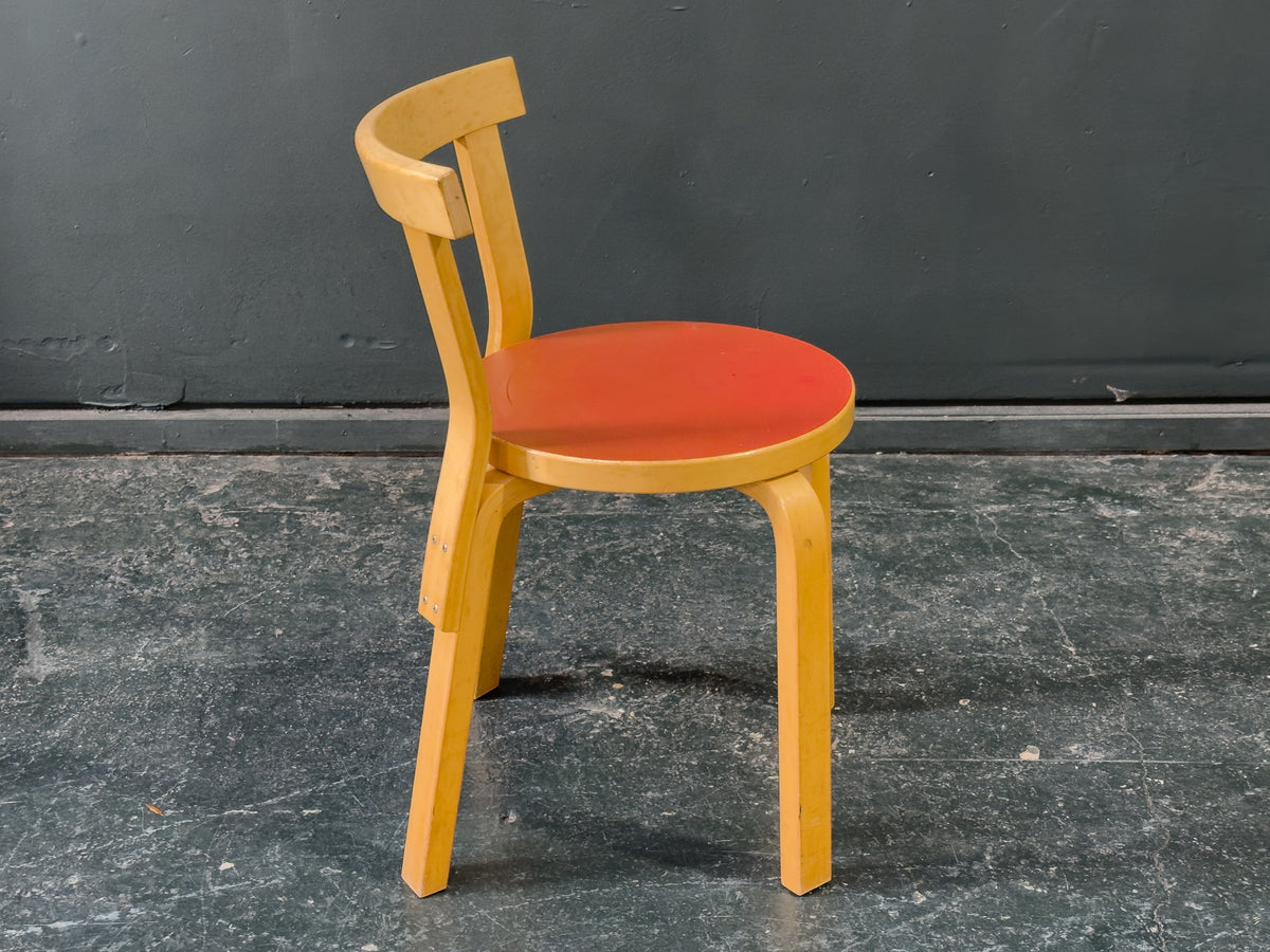 Alvar Aalto Red Model 68
