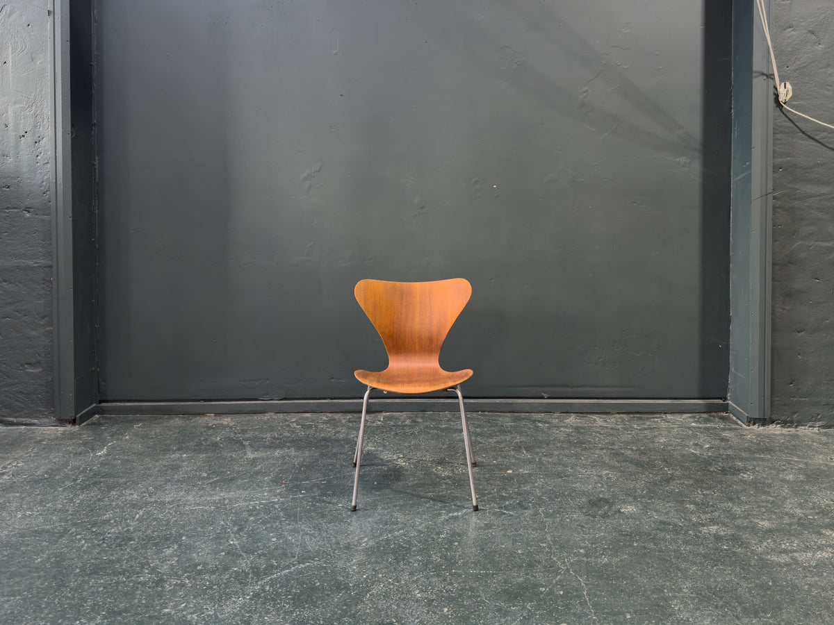 Arne Jacobsen Series 7 Chairs