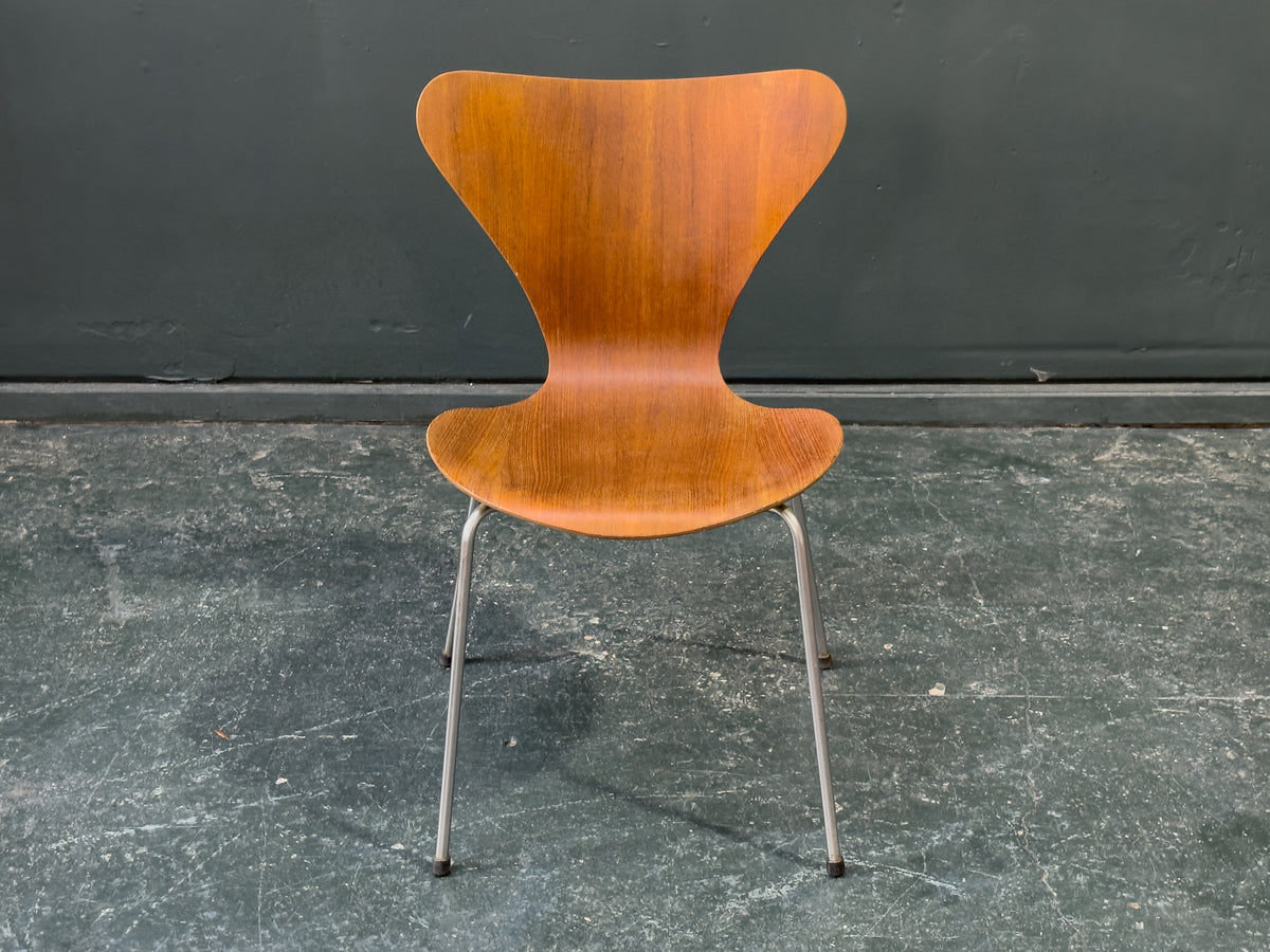 Arne Jacobsen Series 7 Chairs