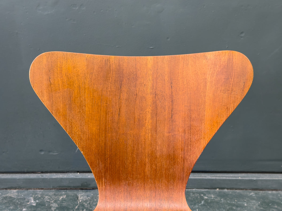 Arne Jacobsen Series 7 Chairs