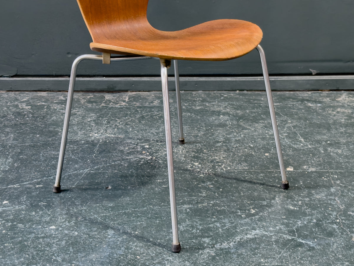 Arne Jacobsen Series 7 Chairs