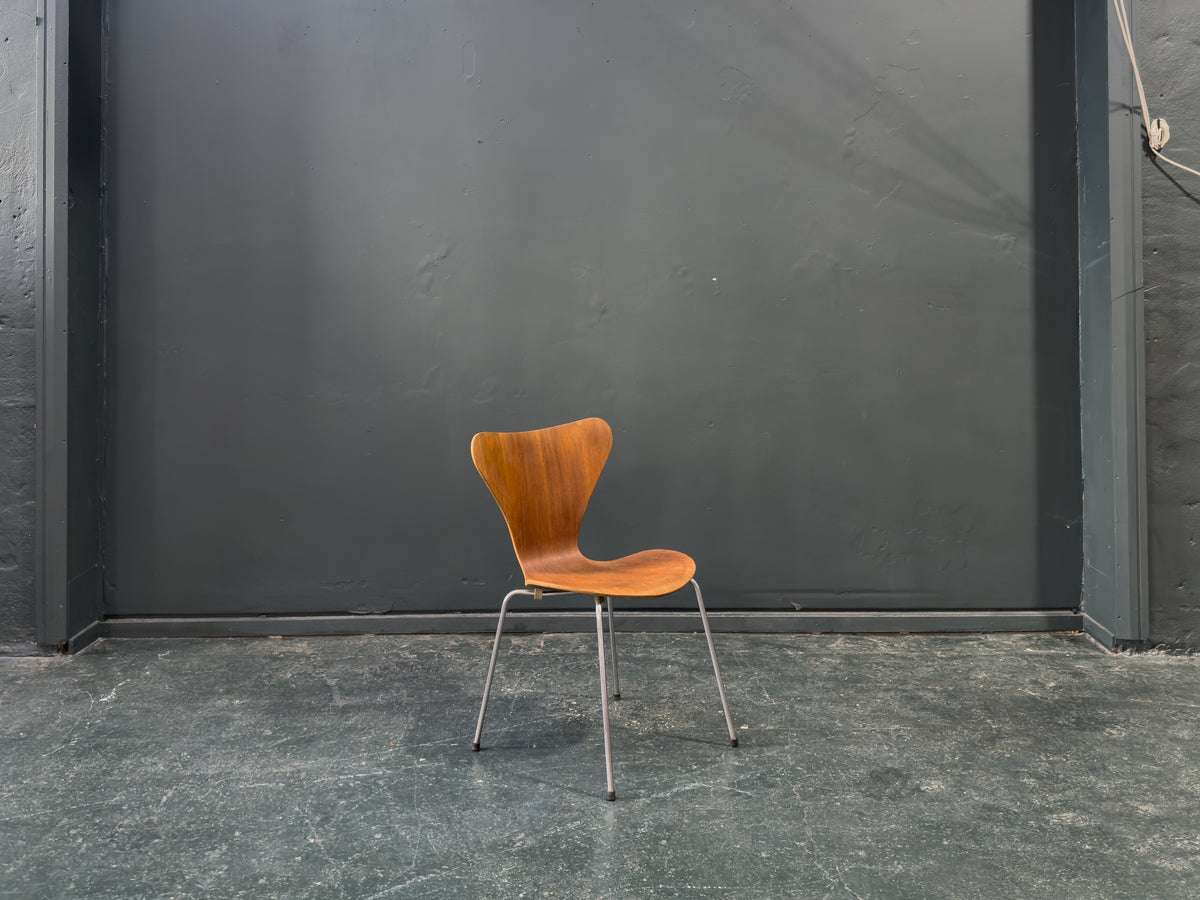 Arne Jacobsen Series 7 Chairs