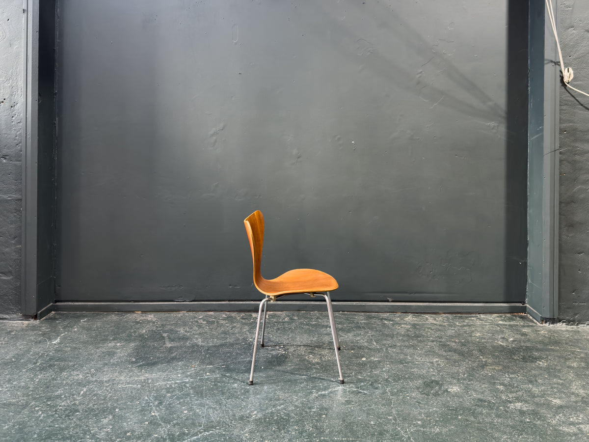 Arne Jacobsen Series 7 Chairs