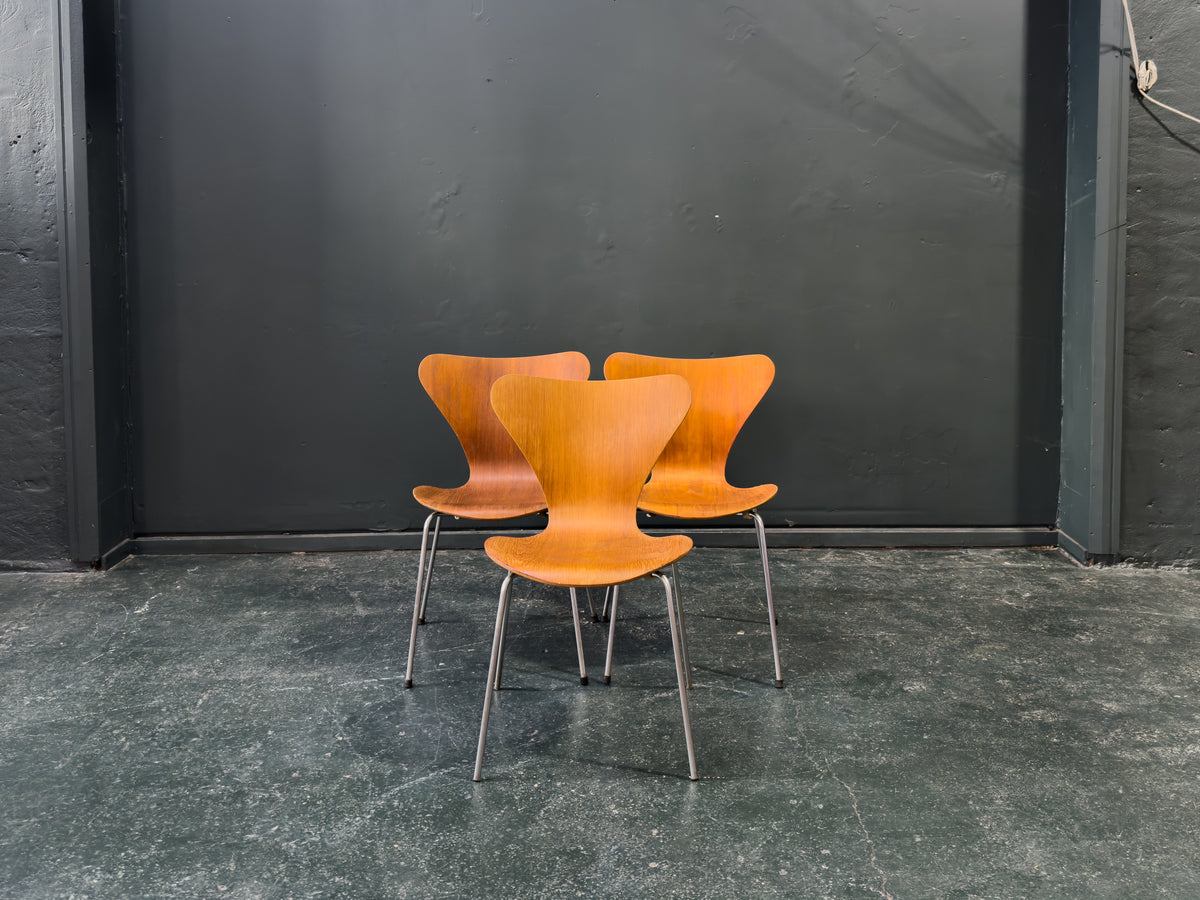 Arne Jacobsen Series 7 Chairs
