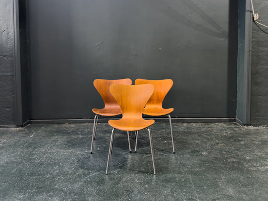 Arne Jacobsen Series 7 Chairs