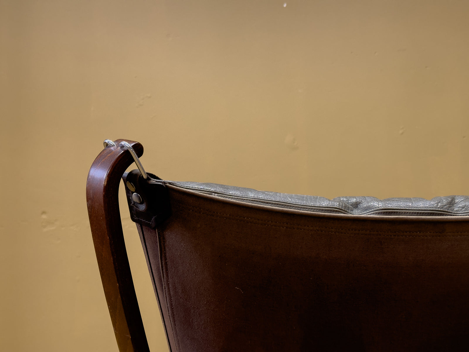 Falcon Chair with Stool