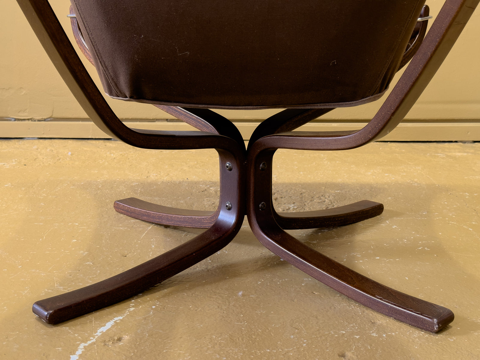 Falcon Chair with Stool