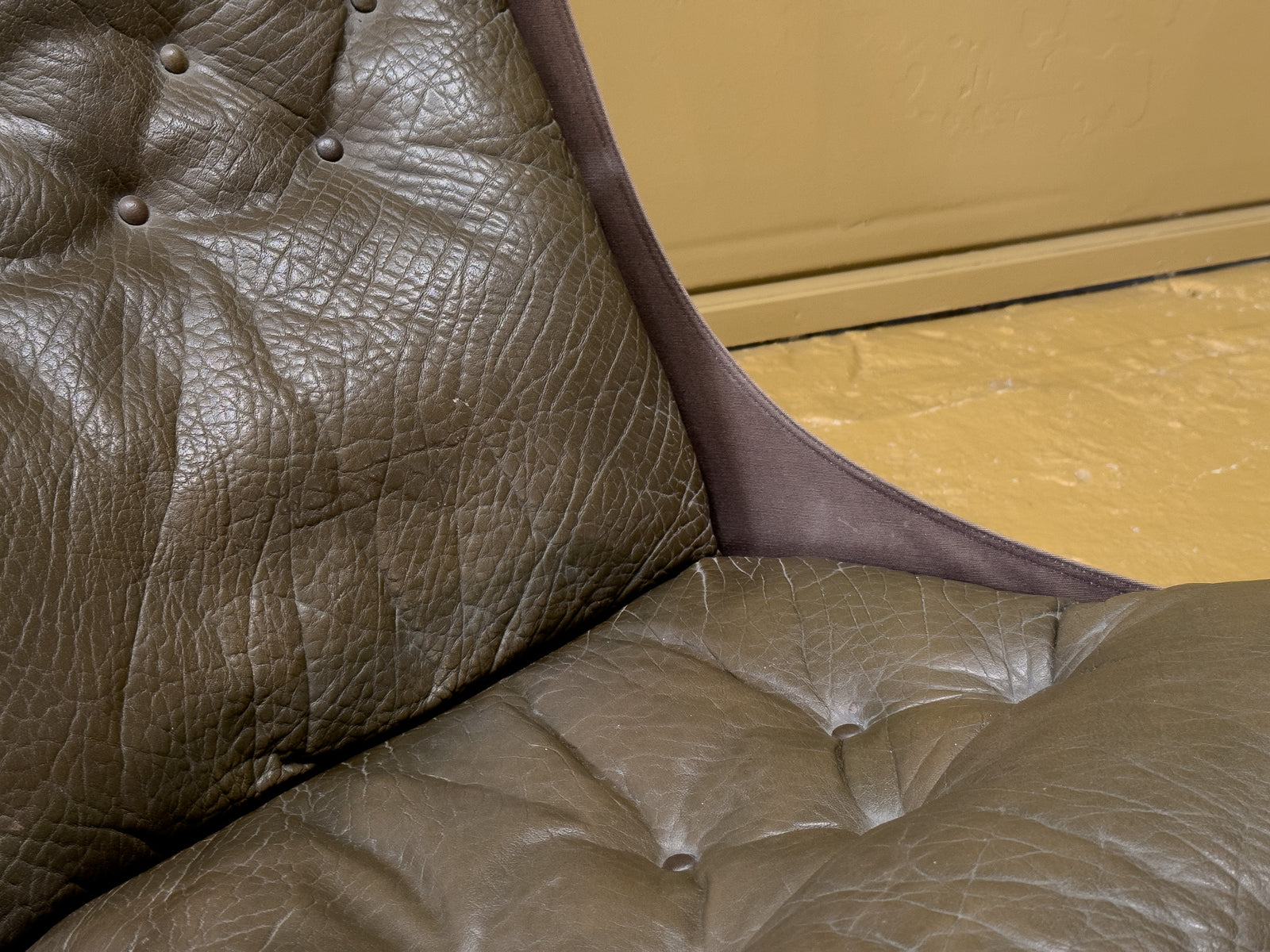Falcon Chair with Stool