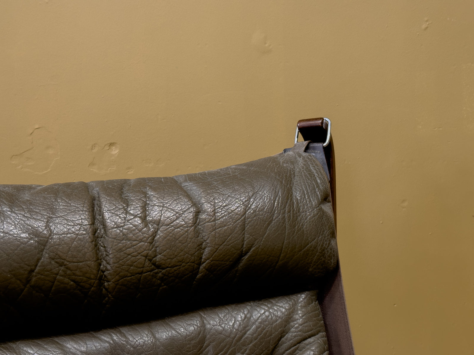 Falcon Chair with Stool